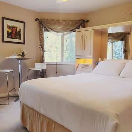 Cornerstone Bed And Breakfast Revelstoke Εξωτερικό φωτογραφία