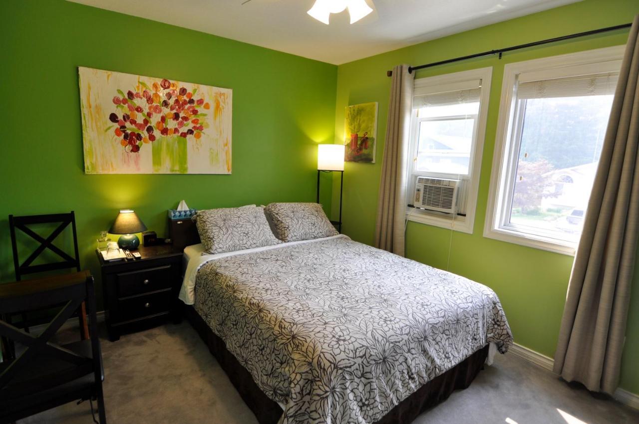Cornerstone Bed And Breakfast Revelstoke Εξωτερικό φωτογραφία