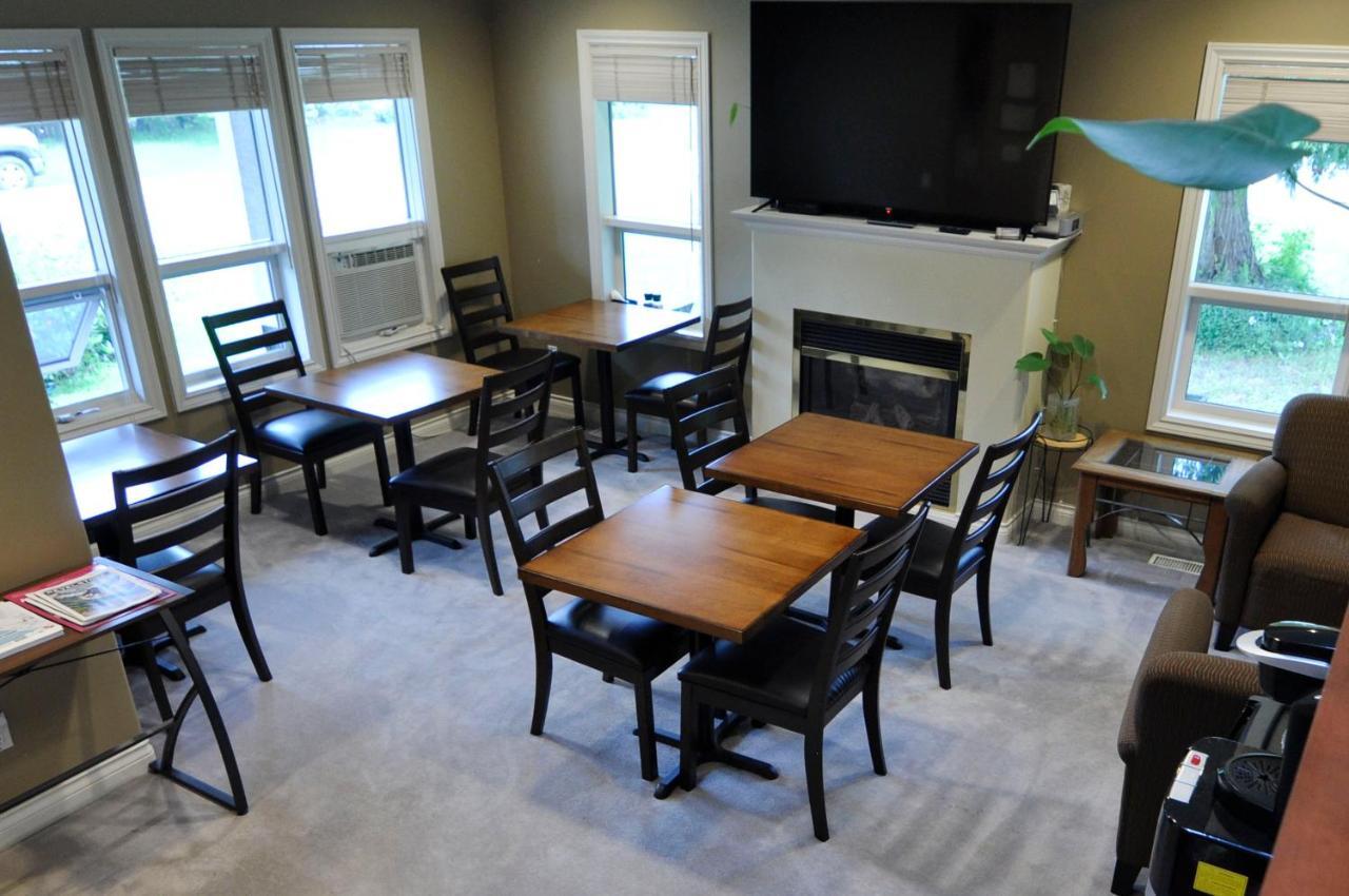 Cornerstone Bed And Breakfast Revelstoke Εξωτερικό φωτογραφία