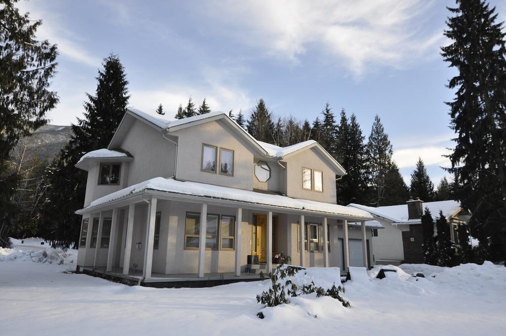 Cornerstone Bed And Breakfast Revelstoke Εξωτερικό φωτογραφία