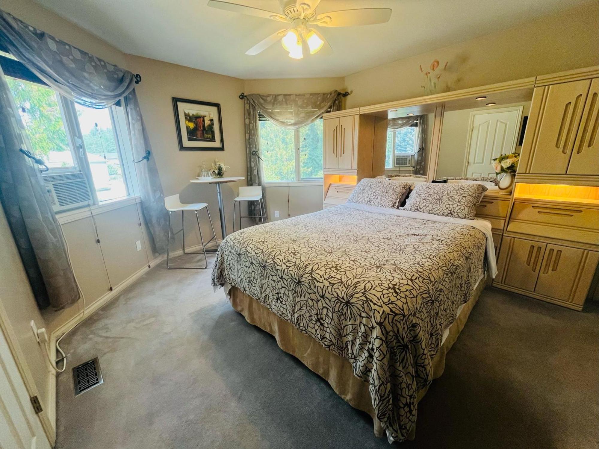 Cornerstone Bed And Breakfast Revelstoke Εξωτερικό φωτογραφία