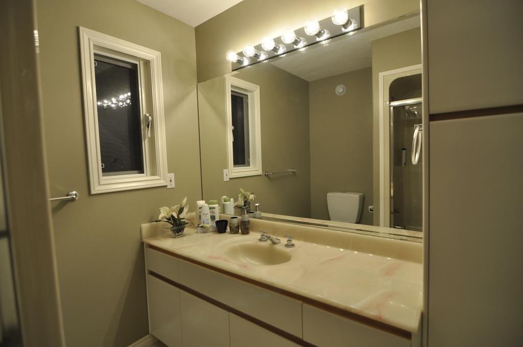 Cornerstone Bed And Breakfast Revelstoke Δωμάτιο φωτογραφία