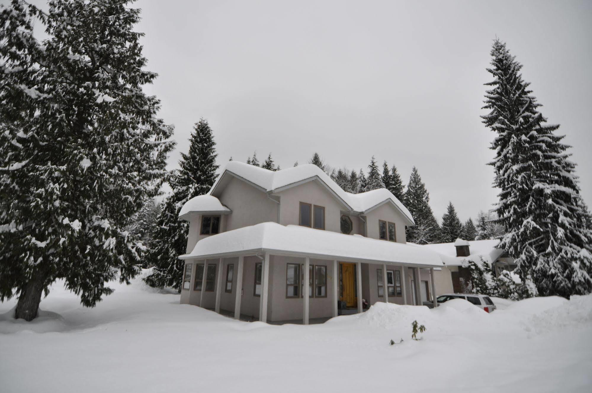 Cornerstone Bed And Breakfast Revelstoke Εξωτερικό φωτογραφία
